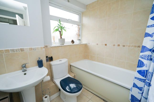 Flat for sale in Ivester Court, Wing Road, Leighton Buzzard