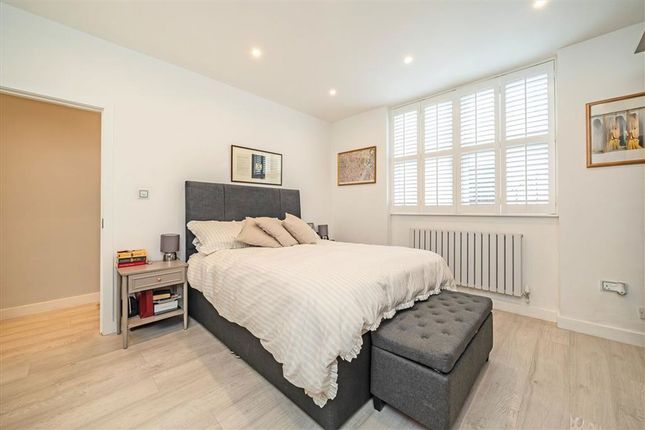 Basement Flat, 21, Claverton Street, London photo 4