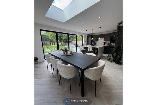 Kitchen/ Dining
