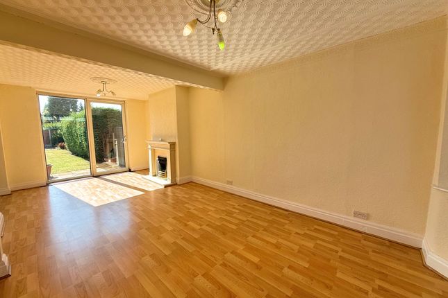 16 Farley Road, Sale photo 4