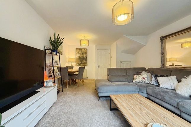 31, Lancaster Way, Ashford photo 3