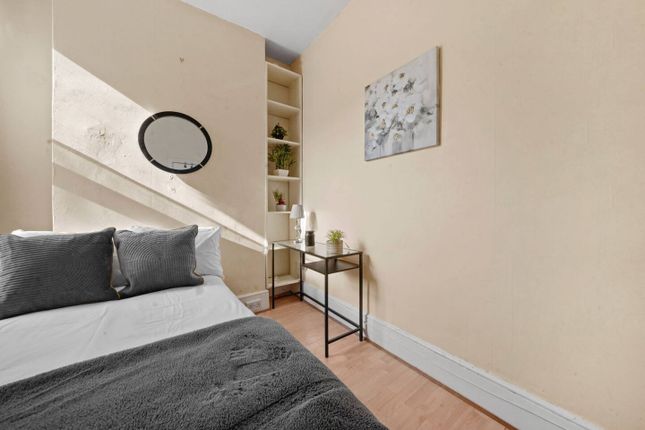 Thumbnail Room to rent in Northcote Avenue, London
