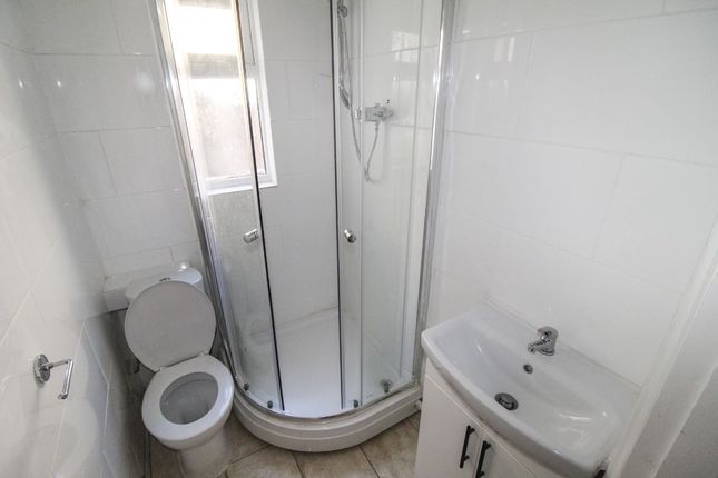 Room 4 27 Grafton Road, Bedford photo 3