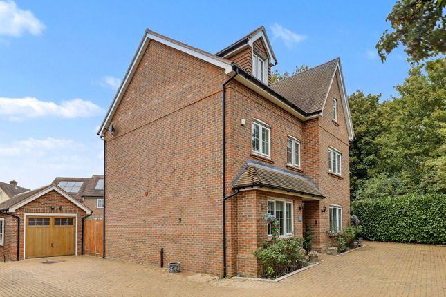 6 bed detached house for sale in Dunmow CM6 – £675,000