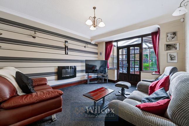 105 Crompton Way, Bolton photo 3