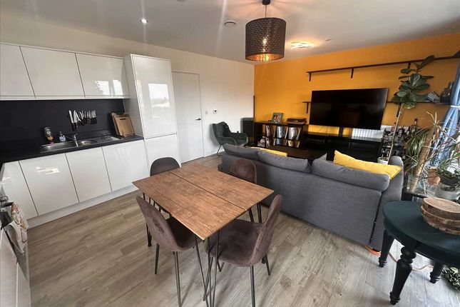Flat 23,, Appleton House, Feltham photo 4