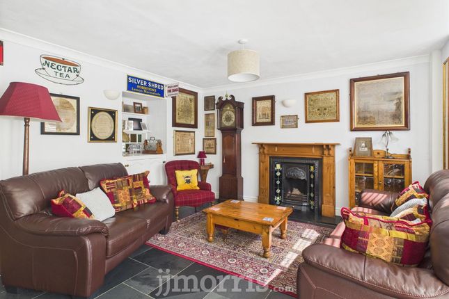 17 Nun Street, Haverfordwest photo 3