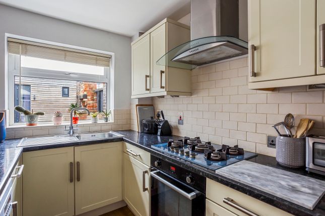 69, Sagecroft Road, Thatcham photo 3