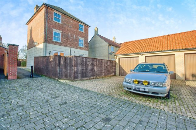 Town house for sale in Oak Drive, Crewkerne