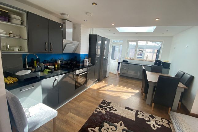53 Fernside Avenue, FELTHAM photo 3