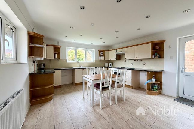1, St. Georges Close, Brentwood photo 3