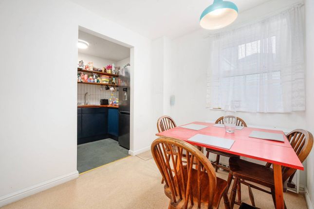 Flat for sale in Commercial Way, Peckham, London