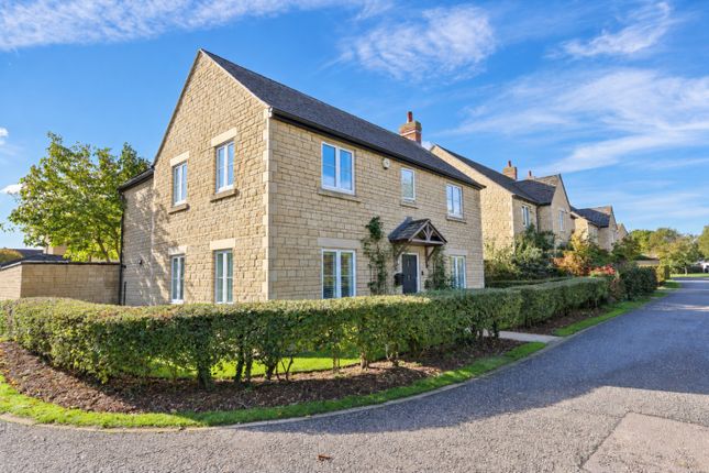 4-bed detached on Bryony Gardens, Carterton, £600,000