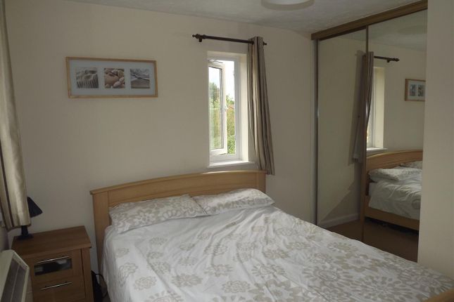 8, Crawley photo 3