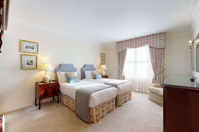 Flat to rent in Hyde Park Gate, South Kensington