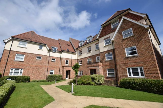 2-bed flat on 17, Grosvenor Heights, North Chingford, £575,000