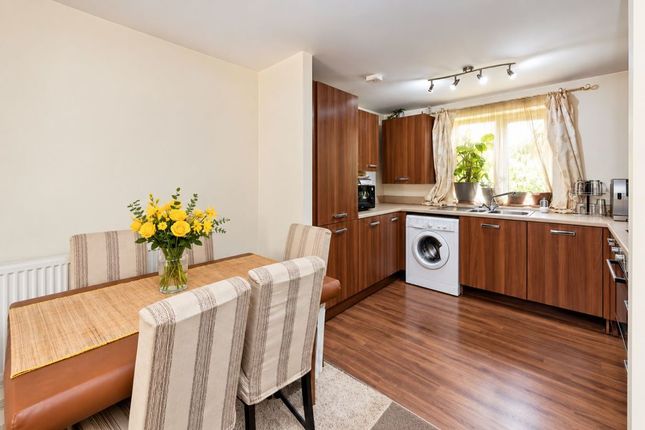 Flat 3 Sycamore House, Plantation Close, Bushey photo 3