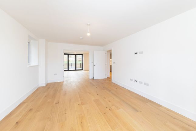 19 Park Lane, Stokenchurch photo 3
