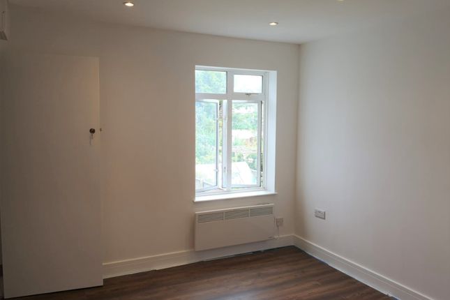 Thumbnail Room to rent in Basingstoke Road, Reading
