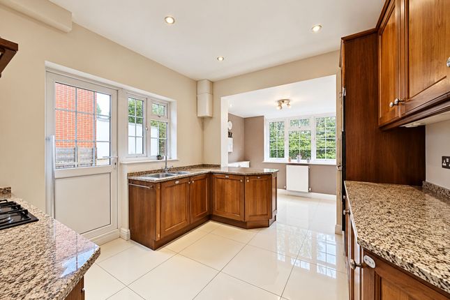5 Fairview Way, Edgware photo 3