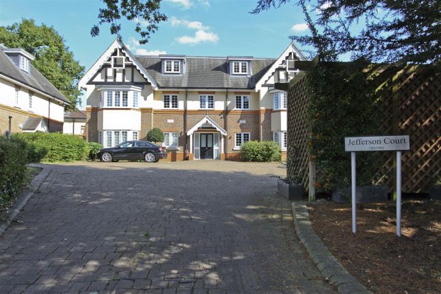 Flat for sale in Vine Lane, Hillingdon