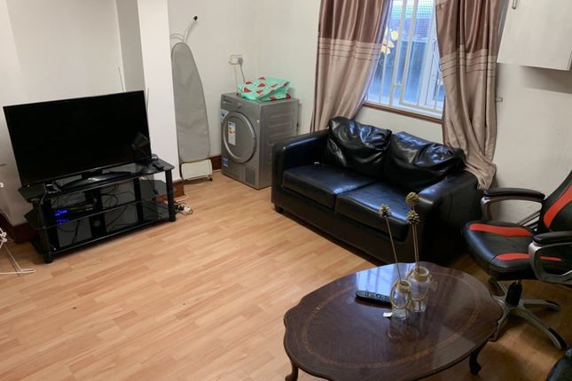 Terraced house to rent in Woodsley Road, Hyde Park, Leeds
