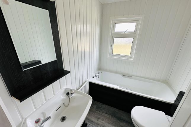30, Greenacres Mobile Home Park, Selby photo 4