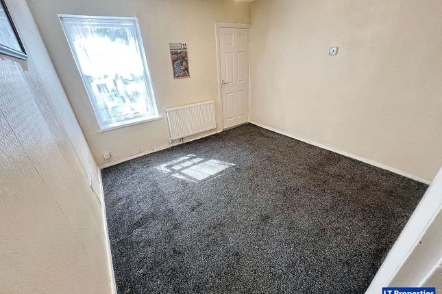 15 Hillside Road, Luton photo 3
