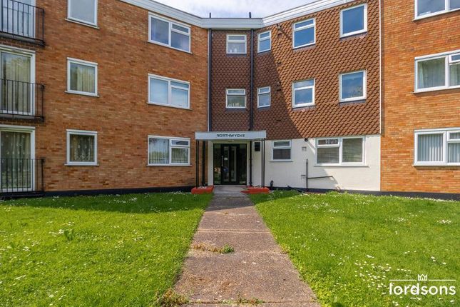 Flat for sale in Southchurch Boulevard, Southchurch, Southend, Essex