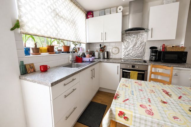 1C, Colin Road, Caterham photo 4