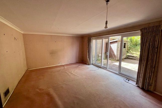 4, Ivinghoe Road, Bushey photo 2