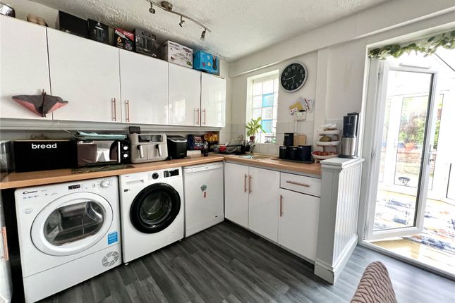 3, Coachlads Avenue, Surrey photo 4