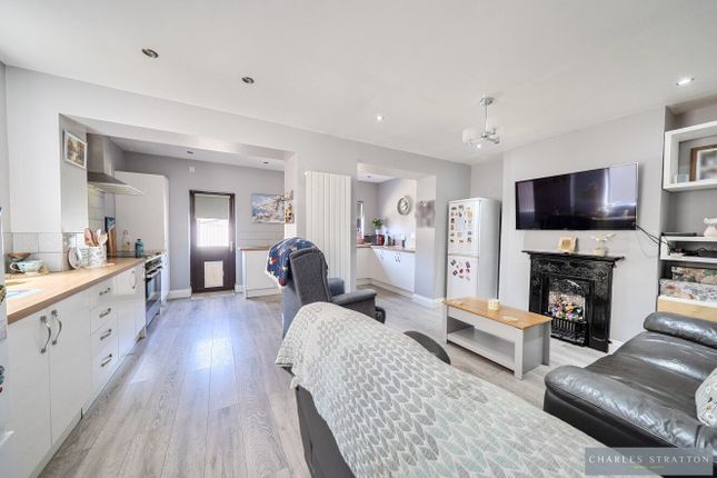 16 Lilac Gardens, Romford photo 4