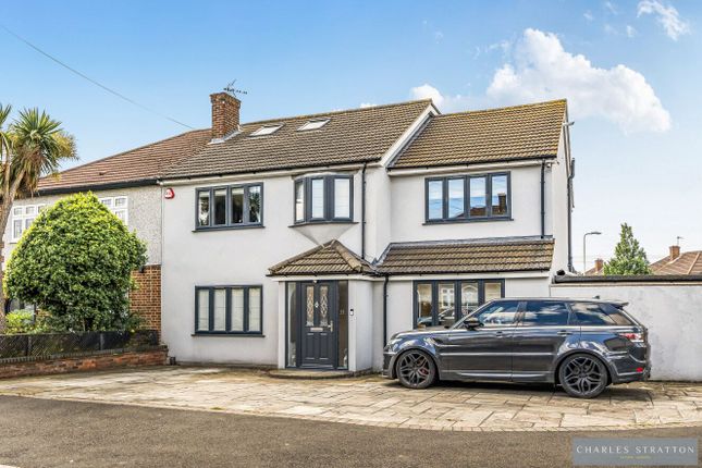 51 Garry Way, Romford photo 2