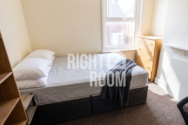 11 Highfield Lane, Southampton photo 5