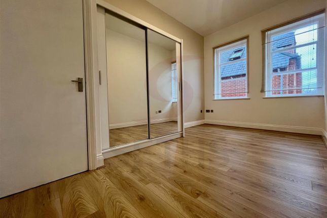 Flat for sale in Grosvenor Gate, Humberstone, Leicester