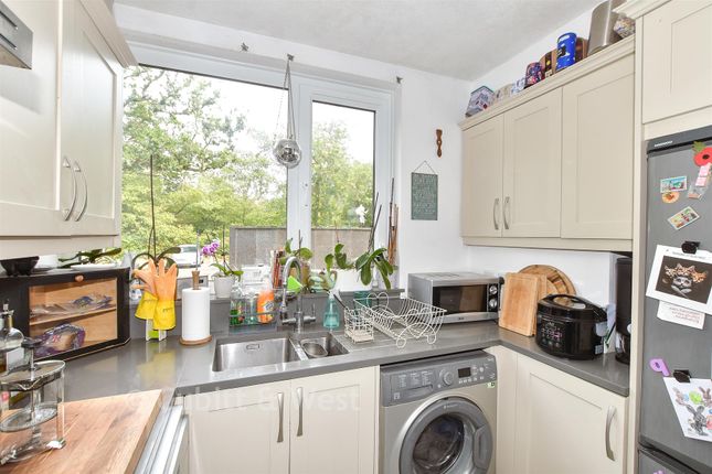 13, Hailey Place, Cranleigh photo 3