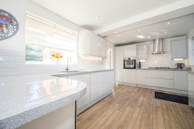 27 Meliden Gardens, St. Helens photo 4