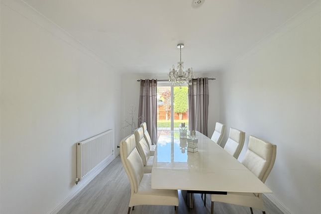 18, Cedar Avenue, Stalybridge photo 4