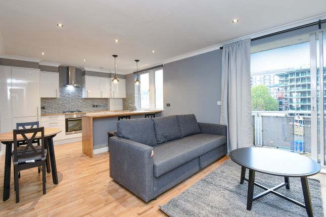 Flat to rent in Flat 88 Regent Court, 1 North Bank, Lodge Road