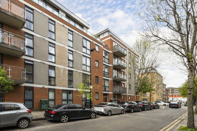 Thumbnail Flat to rent in Greatorex Street, London
