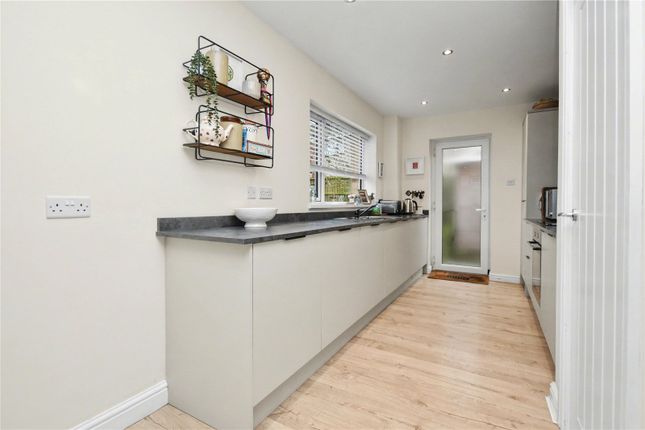 40, Cotswold Drive, Leeds photo 4