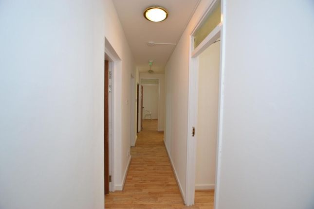 Flat 15, Roche House, Beccles street, London photo 5