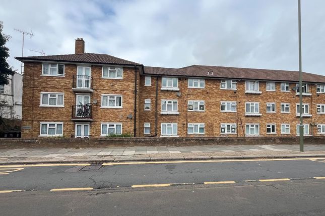 1-bed flat on Swan Court, High Road, London, £185,000