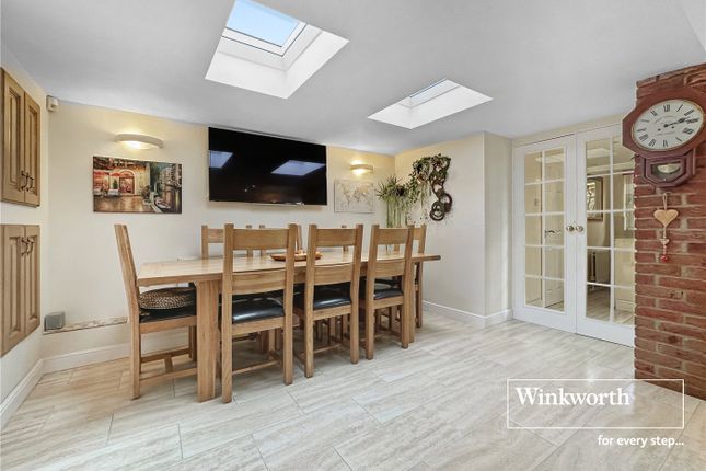 22, Crescent Walk, Ferndown photo 3