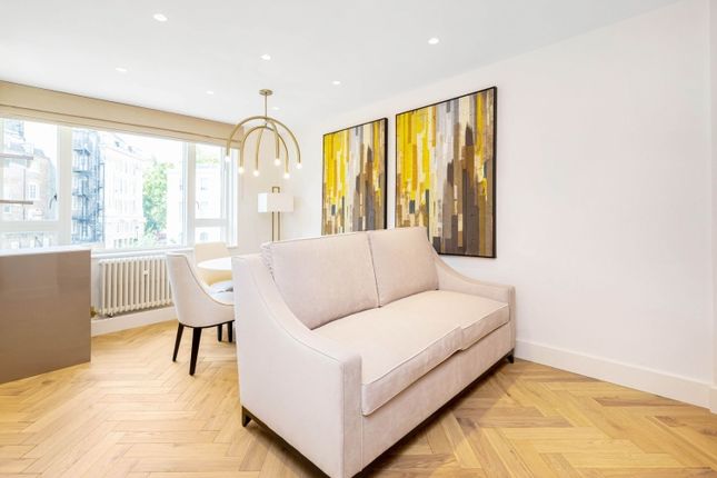 Flat to rent in Park Crescent, London