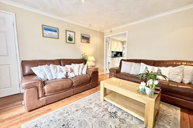 17, Arthursdale Drive, Leeds photo 3