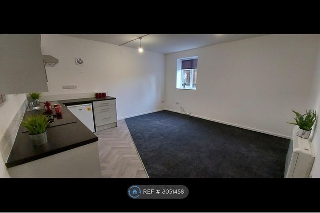 Flat, Kingston Court Shopping Arcade Walsall Road, Cannock photo 4