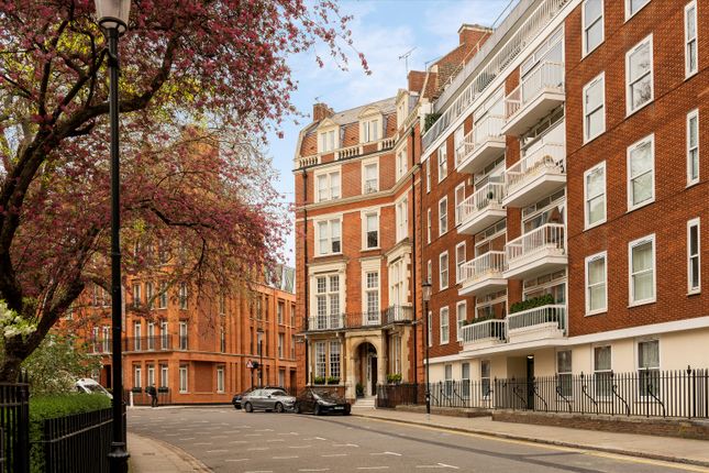 Flat to rent in Hans Place, London SW1X.