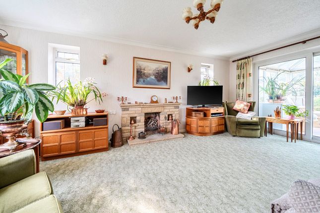 19, Bredward Close, Burnham photo 2